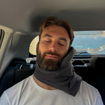SleepGo™ – Le coussin de voyage qui vous suit partout, pour des siestes sans douleurs.